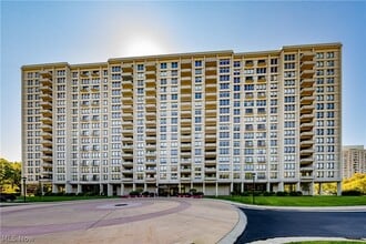 Building Photo - 1 Lakeshore Blvd