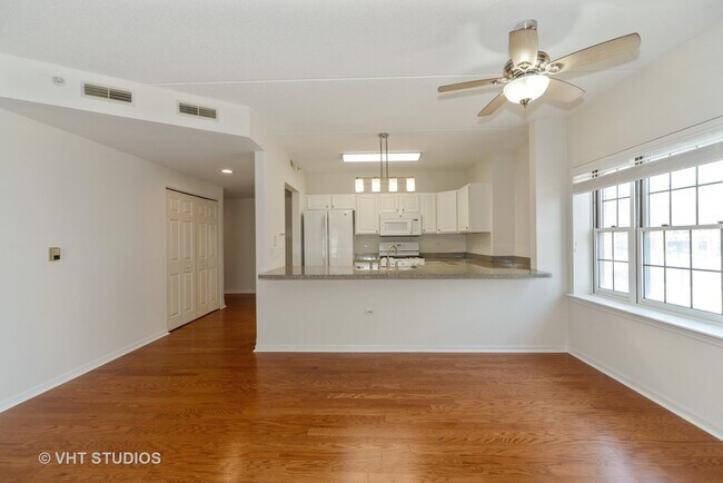 Building Photo - 210 N Addison Ave