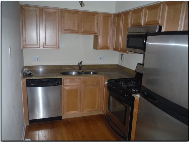 Kitchen - 1415 W Lunt Ave