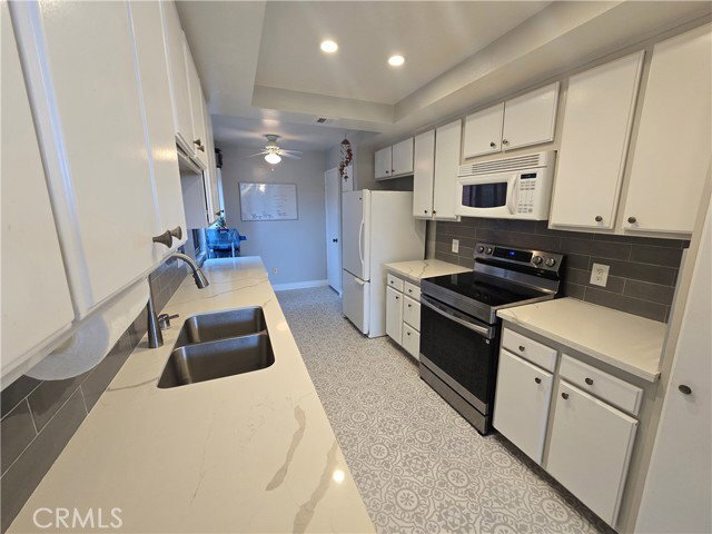 Foto del edificio - 8828 Pershing Dr