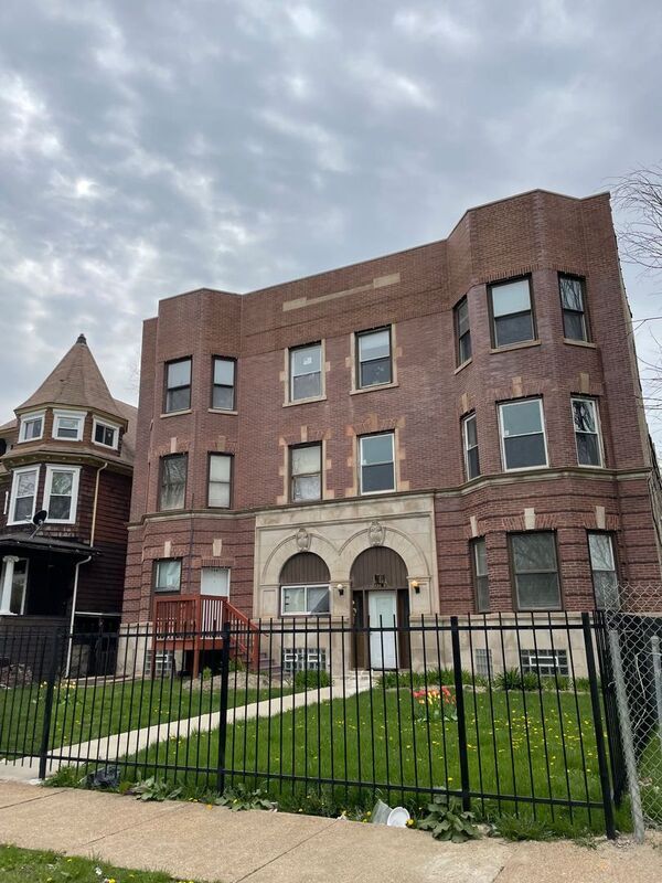Building Photo - 728 N Pine Ave