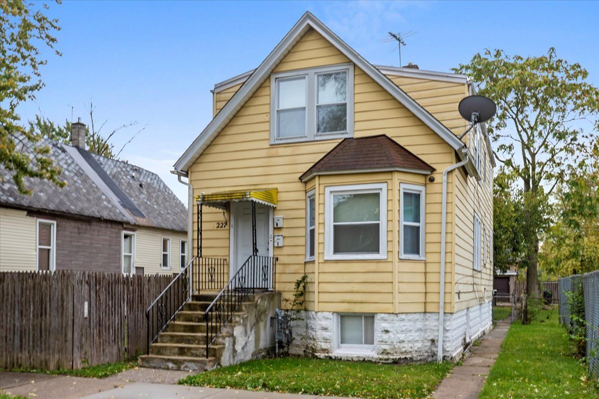 Primary Photo - 227 W 112th Pl