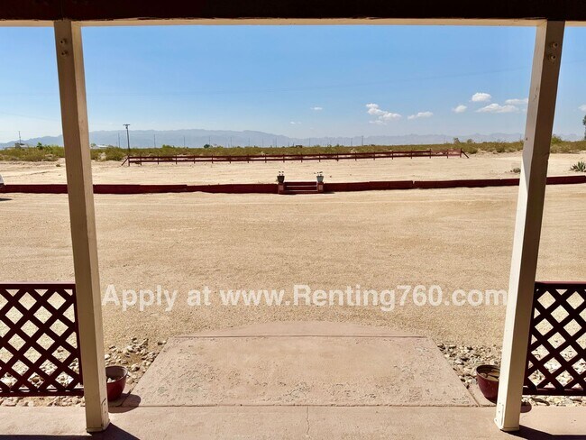 Foto del edificio - 2 Bed 2 Bath Near Military Base!