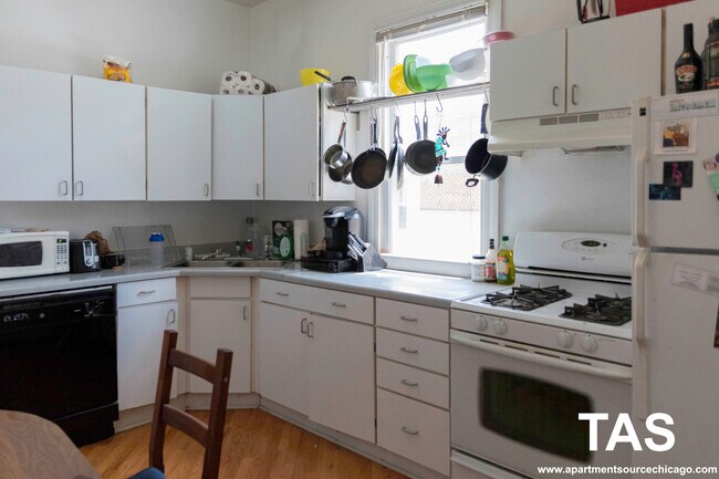 Foto del edificio - 2616 N Marshfield Ave