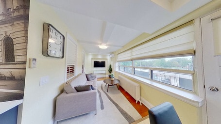 Building Photo - 710 Spadina Ave.