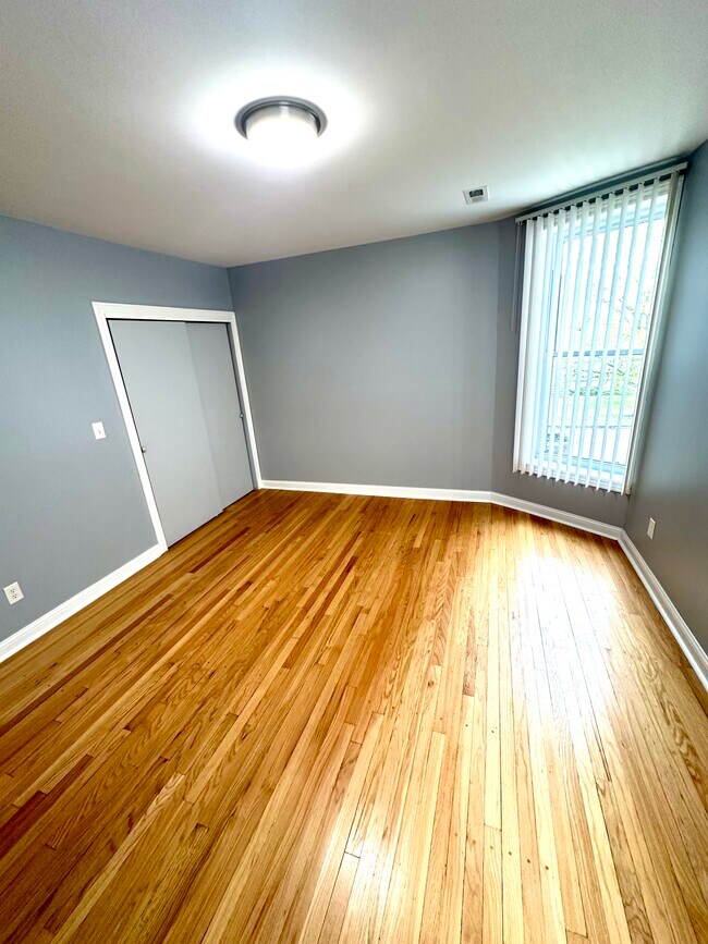 Foto del edificio - 6240 N Sacramento Ave