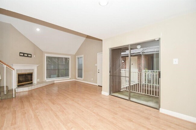 Building Photo - 3150 Walnut Bend Ln