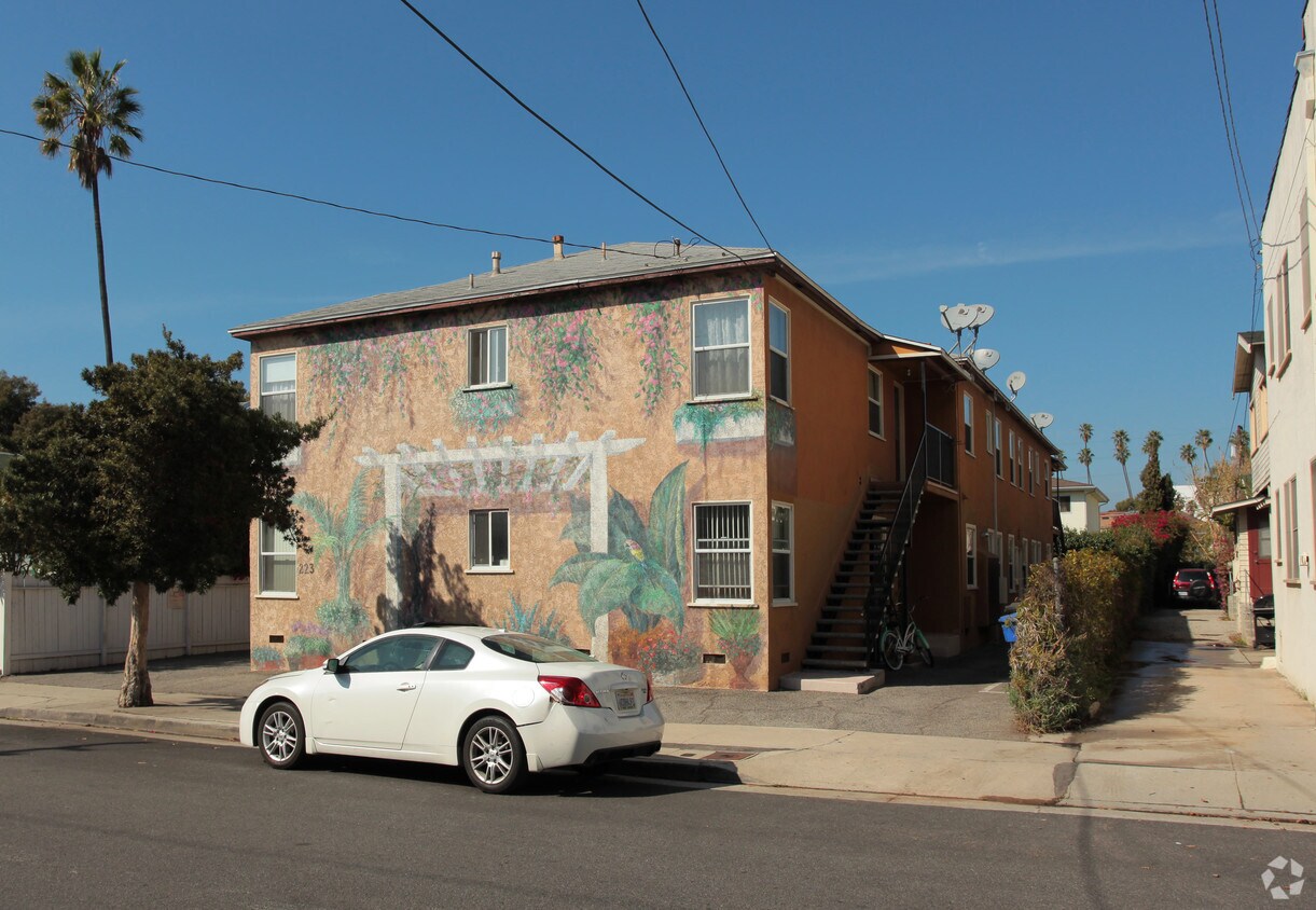 Building Photo - 223 Pacific St