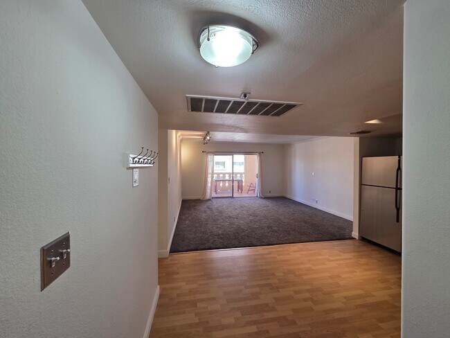 Foto del edificio - Beautiful 2 Bed/2 Bath Condo in Scottsdale Shadows!