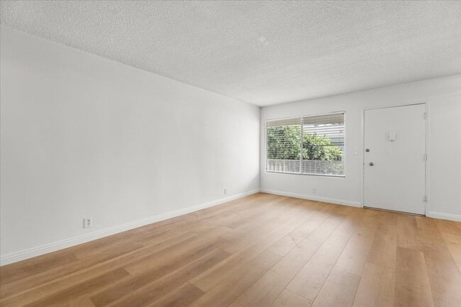 Building Photo - 934 6th St