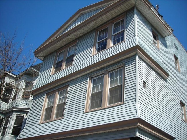 Building Photo - 439-441 Hawthorne Ave