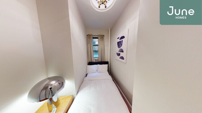 Building Photo - Twin room in 2-bed/1.0-bath Home