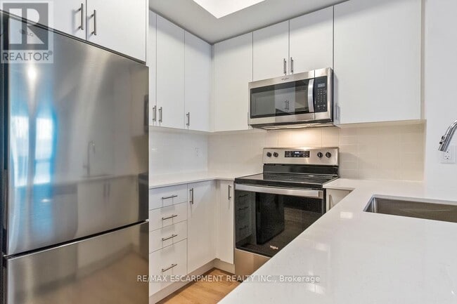 Building Photo - 3240-3240 William Coltson Ave