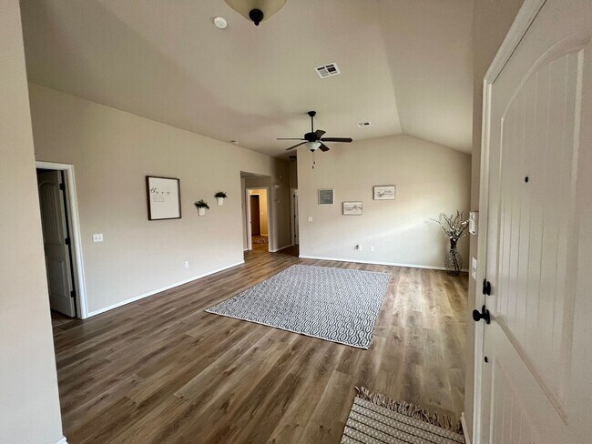 Foto del edificio - F House Heritage Oaks Dr