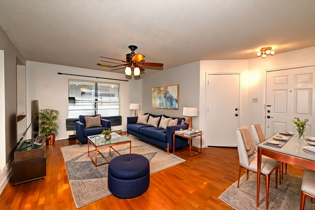 Foto del edificio - Spacious cozy home  |  Great location  |  2 bedroom  |  1 bath  |  1 car garage