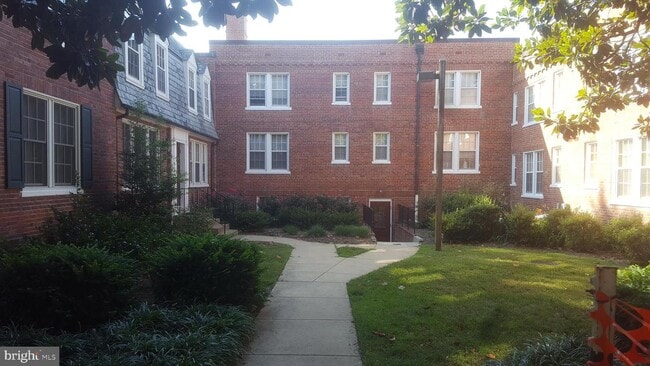 Building Photo - 1853 Wilson Blvd