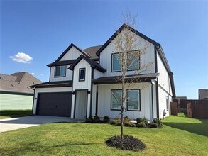 Building Photo - 709 Sweet Pea Dr