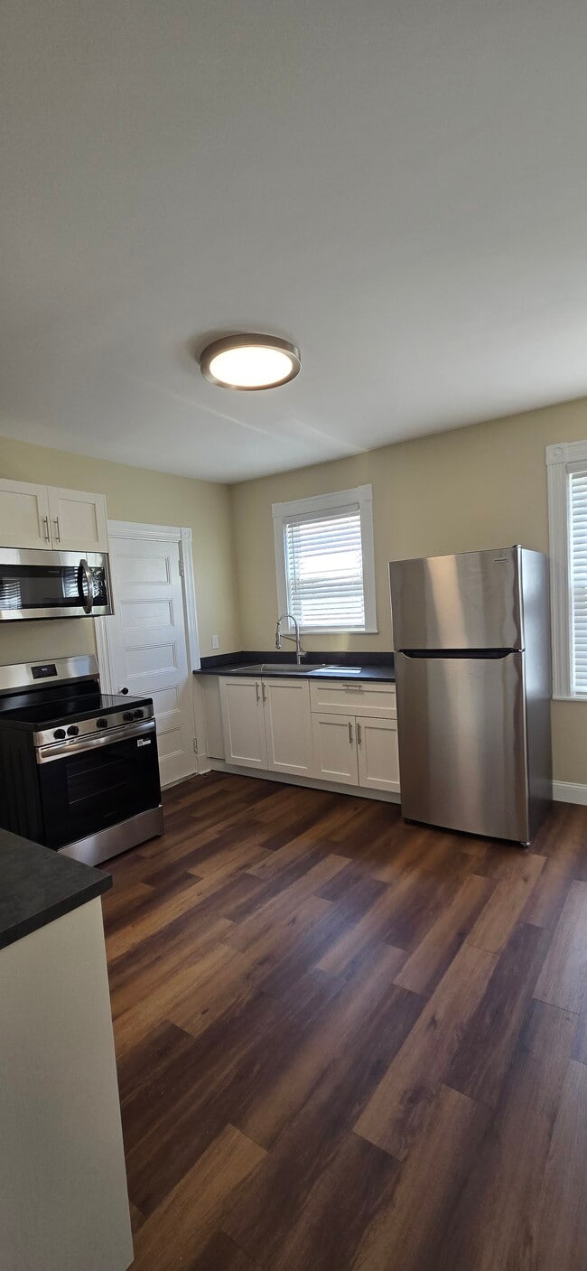 Building Photo - 22 Morton St