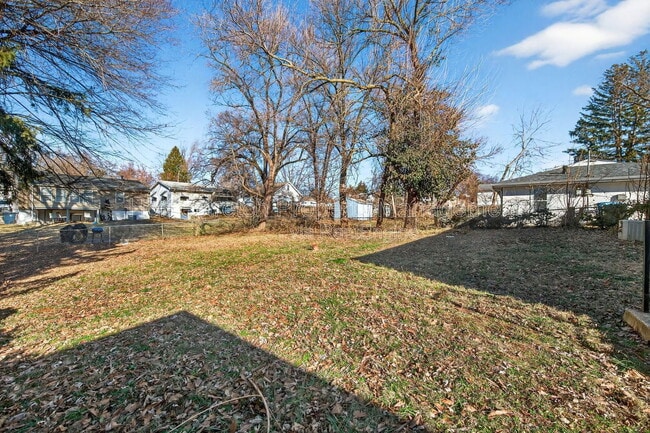 Building Photo - 207 Anistasia Dr