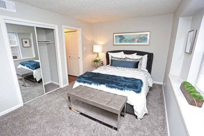 1BR, 1BA - 800 SF - Bedroom - Breckinridge Square