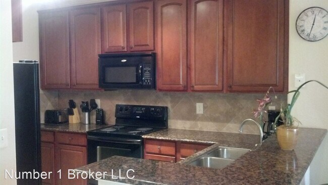 Building Photo - 910 Charo Pkwy