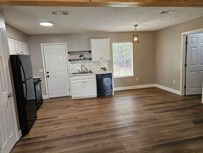 Foto del edificio - MOVE IN SPECIAL!**** 1/2 OF 1ST MONTH RENT...