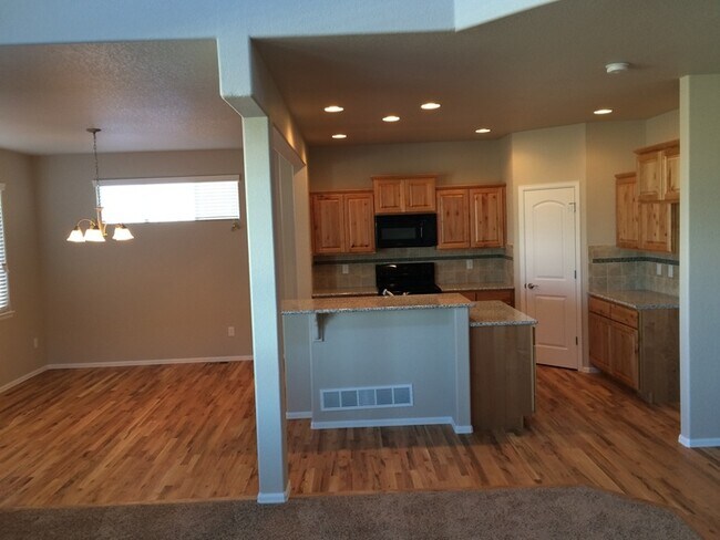 Foto del edificio - Stunning 3 Bed / 2.5 Bath 2-Story Home in ...