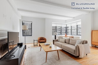 Building Photo - 400 E 57th St