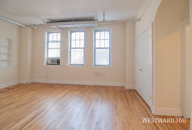 Building Photo - 1620 W Farwell Ave