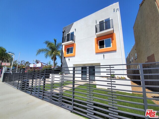 Primary Photo - 3948 1/2 Crenshaw Blvd
