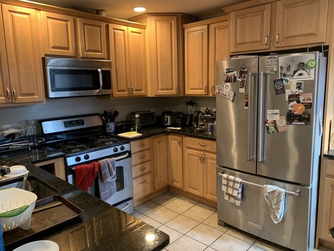 Building Photo - 83 Windsor St