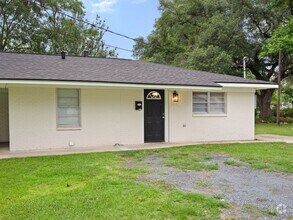 Building Photo - 422 Pecan St