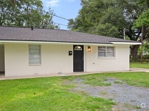 Building Photo - 422 Pecan St