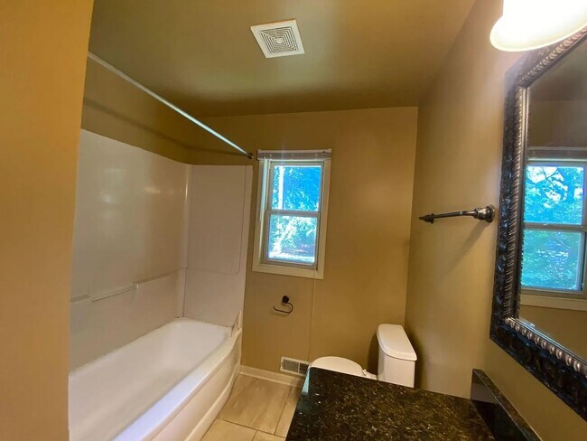 Foto del edificio - Inviting 3-Bedroom Home in Eastridge – Acr...