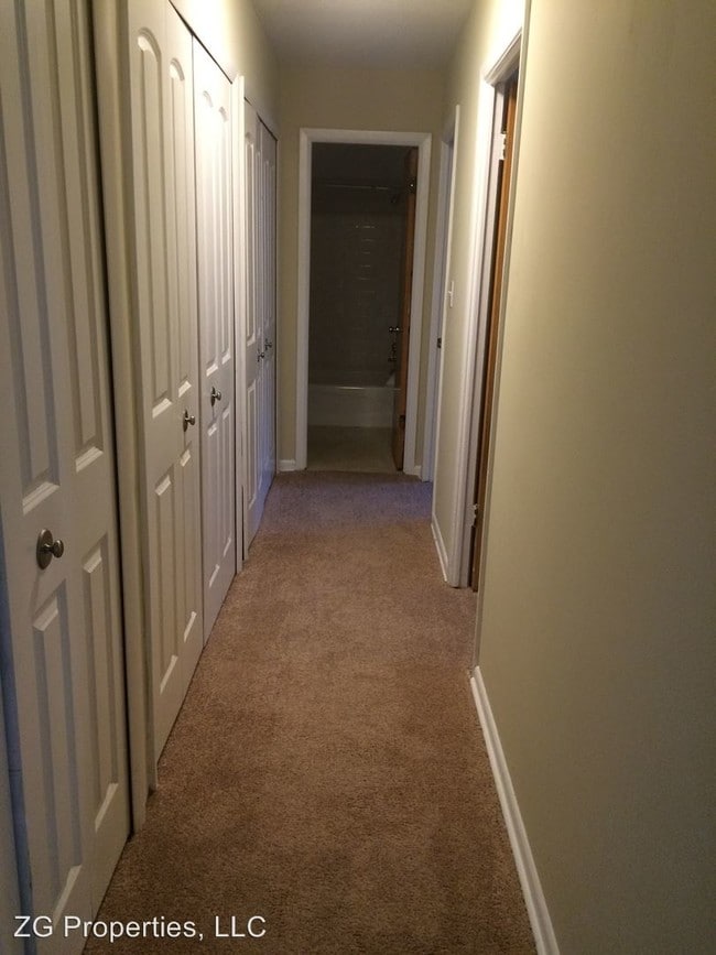 Building Photo - 5000 Robinhood Dr