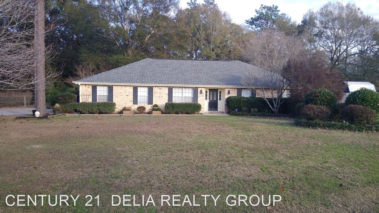 Primary Photo - 4 br, 2.5 bath House - 910 Charleston Place