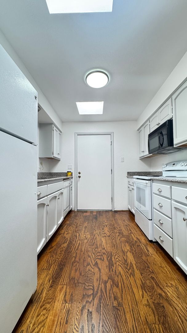 Foto del edificio - Central (Ft Lowell and Columbus) 3 bed, 2 bath condo, private front and back yards, carport a/c!