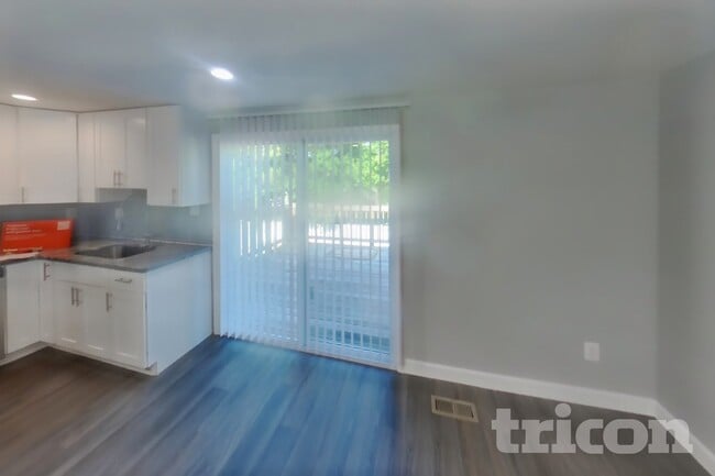 Building Photo - 808 Ruxshire Dr