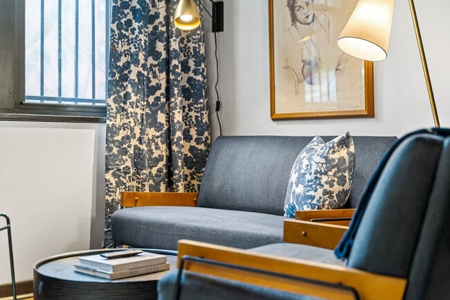 Foto del edificio - 3536 N Racine Ave