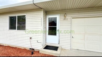 Building Photo - 1034-1034 NE Lija Loop