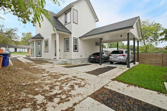 Building Photo - 3322 Thomas Kincheon St