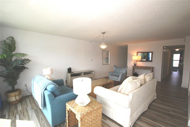 Foto del edificio - 1655 S Highland Ave