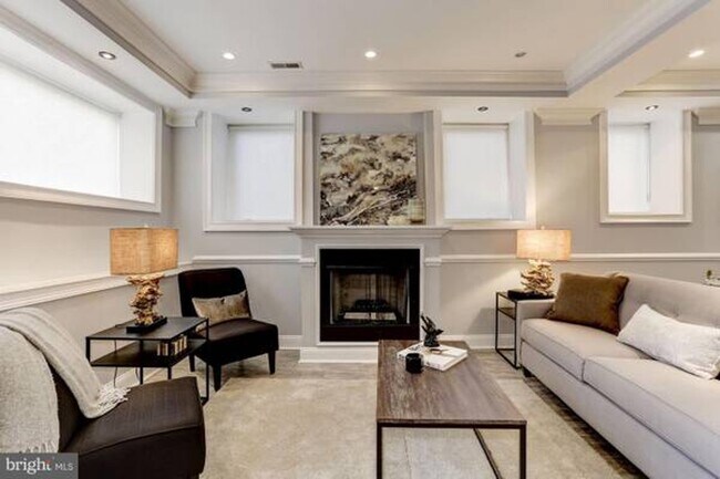 Foto del edificio - 454 Park Rd NW