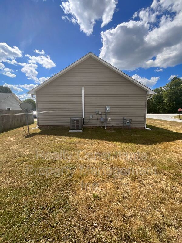Foto del edificio - 2470 Shadow Valley Rd