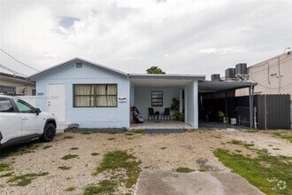Building Photo - 3925 SW 88th Pl