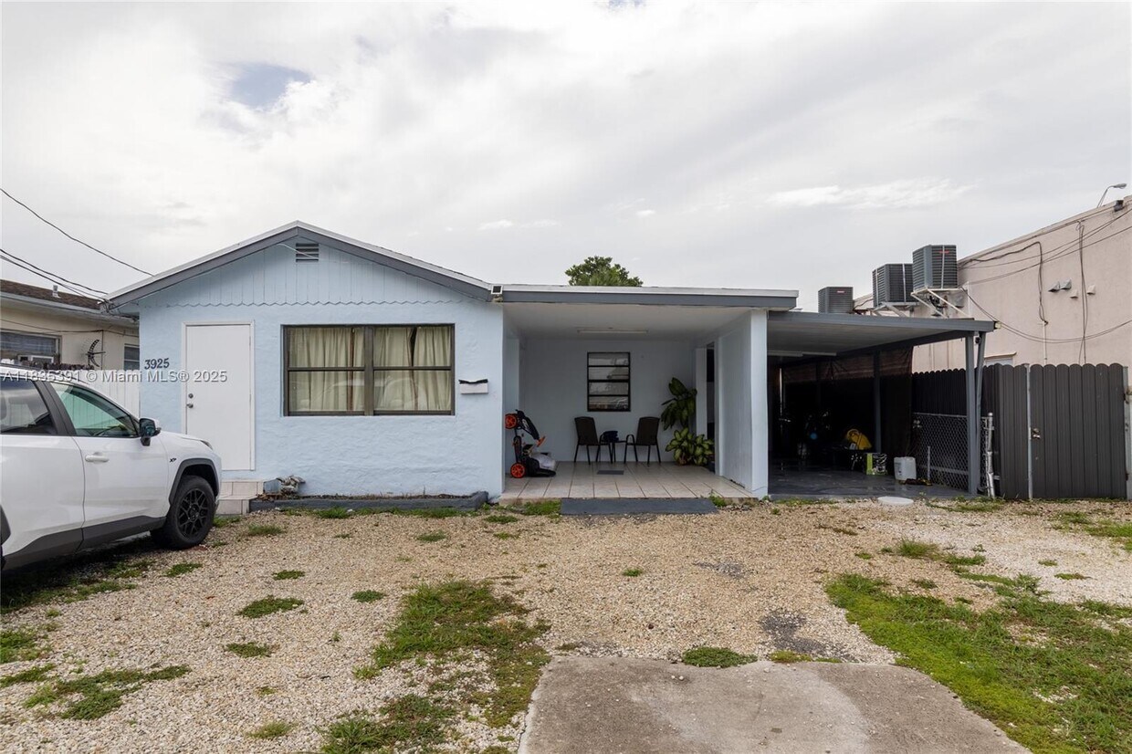 Primary Photo - 3925 SW 88th Pl