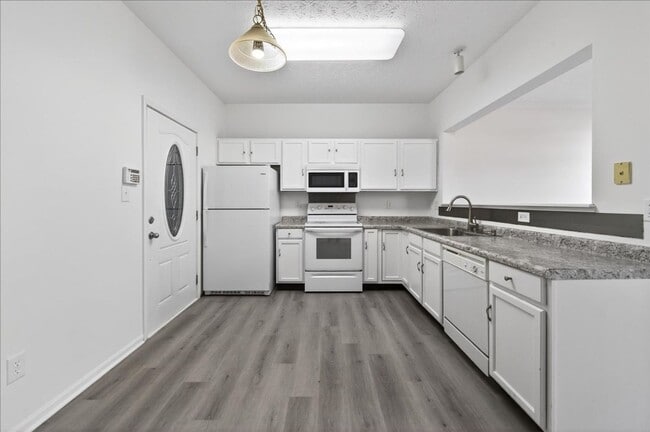 Building Photo - 7042 Tyler Ln