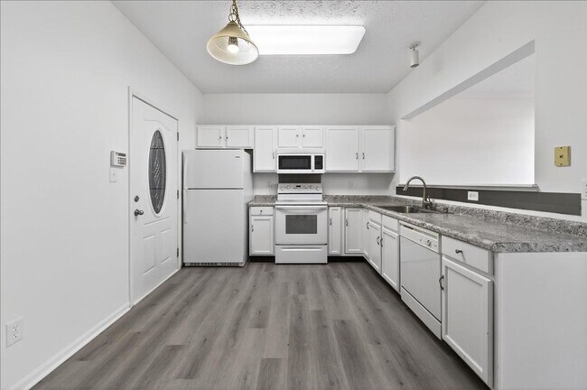 Foto del edificio - 7042 Tyler Ln