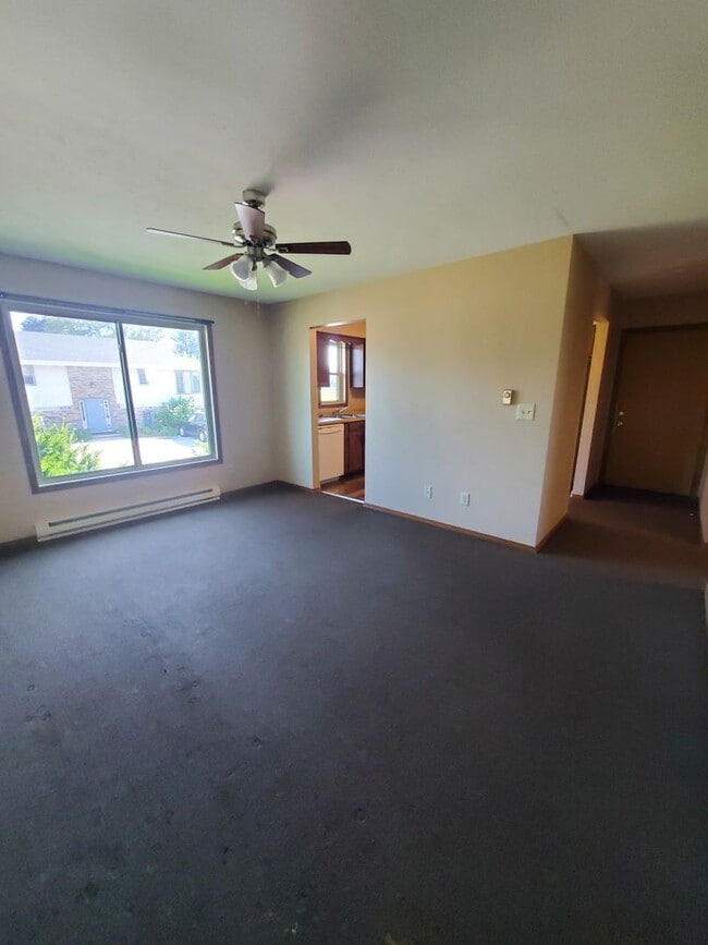 Building Photo - 6012 Boxwood Dr
