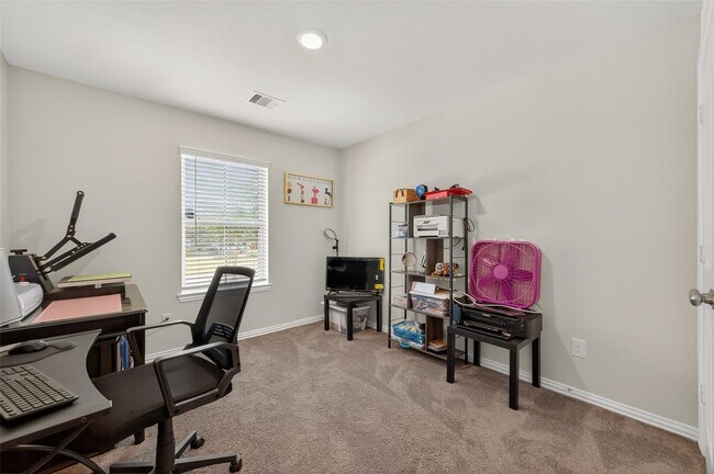 Foto del edificio - 15950 Boom Dr